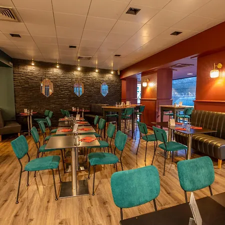 فندق Logis Des Bourbons Climatise 3*