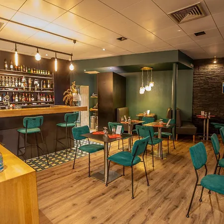 Logis Des Bourbons Climatise 3*