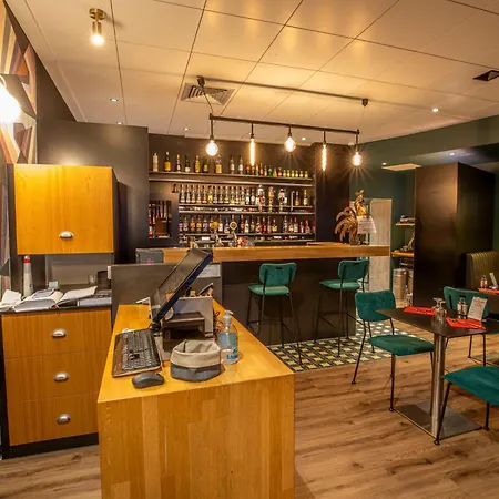 Logis Des Bourbons Climatise 3* Montluçon