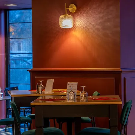 Logis Des Bourbons Climatise Hotel