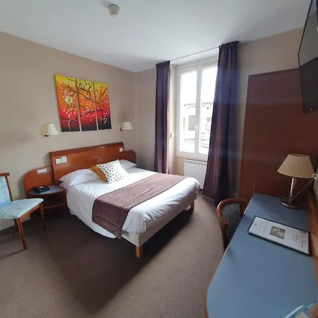 Logis Des Bourbons Climatise 3*