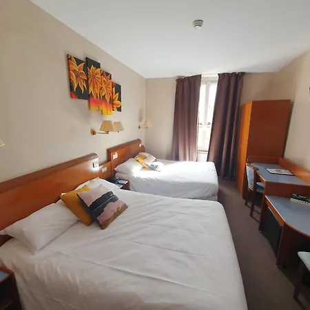 Logis Des Bourbons Climatise فندق