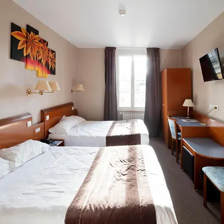 Logis Des Bourbons Climatise 3* モンリュソン
