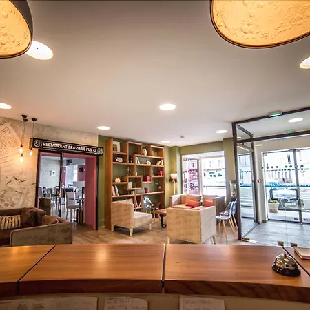 Logis Des Bourbons Climatise Hotel