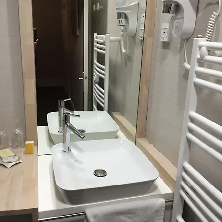 Logis Des Bourbons Climatise Hotell 3*