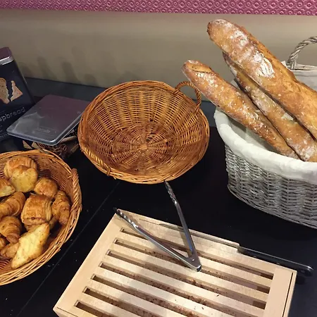 Hotell Logis Des Bourbons Climatise