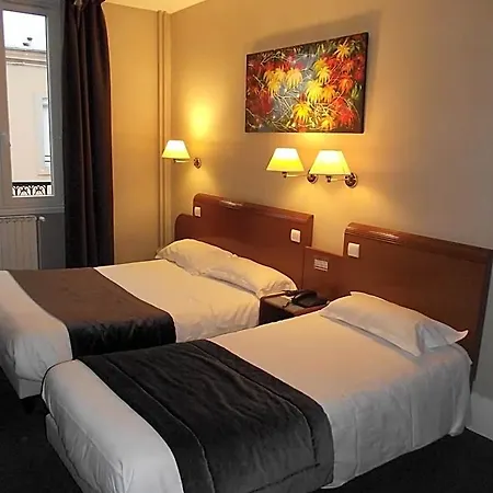 Logis Des Bourbons Climatise Hotel