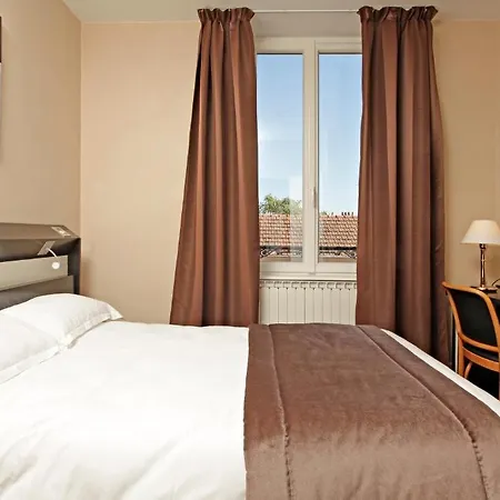 Logis Des Bourbons Climatise Hotel 3*