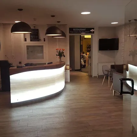 Hotel Logis Des Bourbons 3*