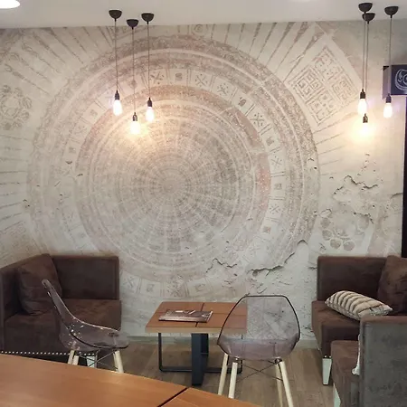 Logis Des Bourbons Hotel 3*