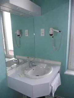 Hotel Logis Des Bourbons Climatise 3*