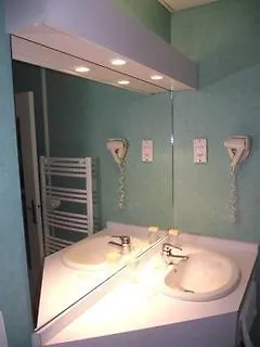 Logis Des Bourbons Climatise 3*