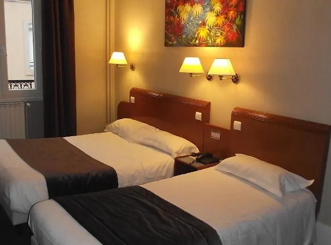 فندق Logis Des Bourbons Climatise Montluçon