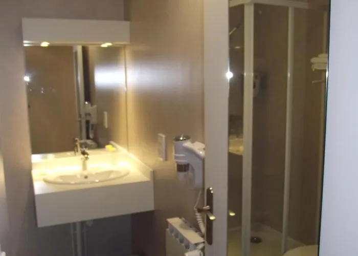 Logis Des Bourbons Climatise Montluçon