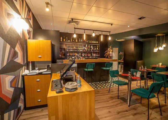 Logis Des Bourbons Climatise 3* Montluçon