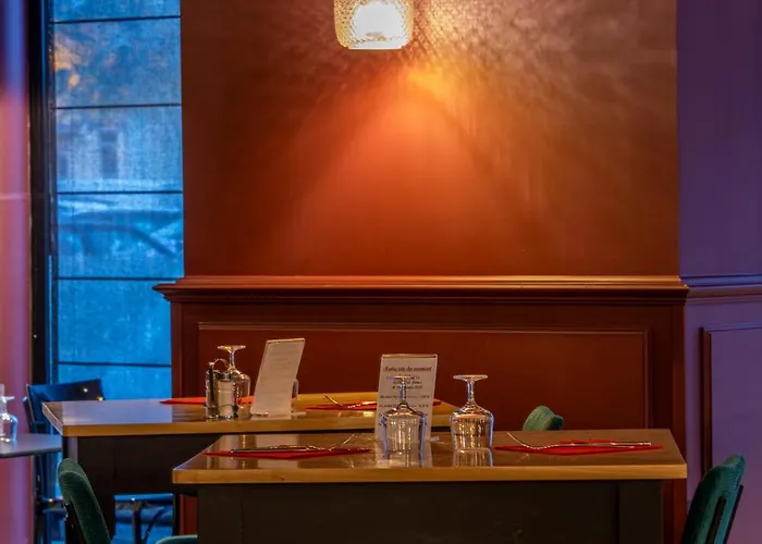 Logis Des Bourbons Climatise فندق