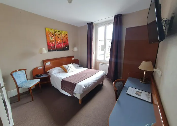 Logis Des Bourbons Climatise 3*