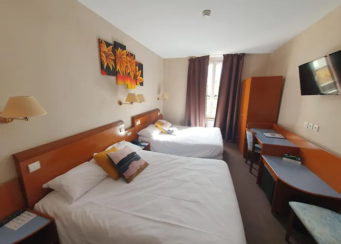 Logis Des Bourbons Climatise Otel