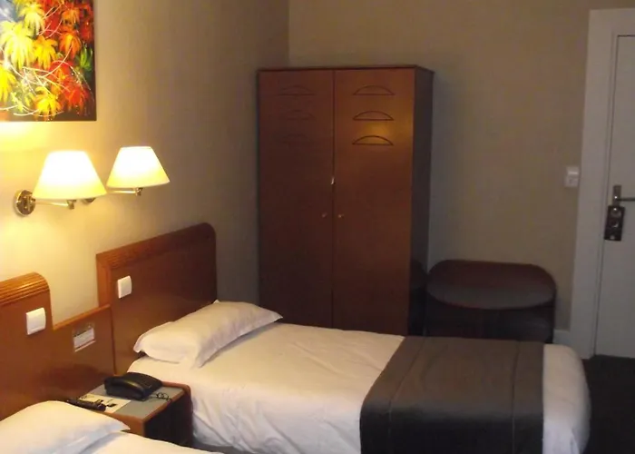 Logis Des Bourbons Climatise 3*