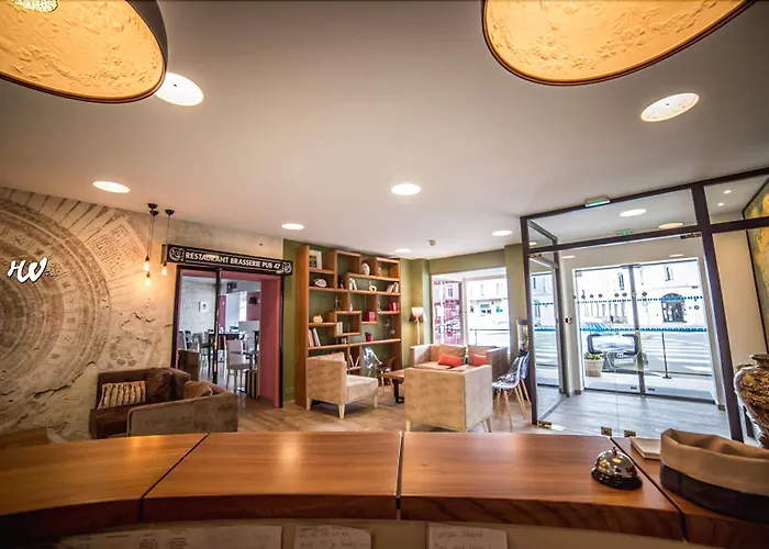 Logis Des Bourbons Climatise فندق