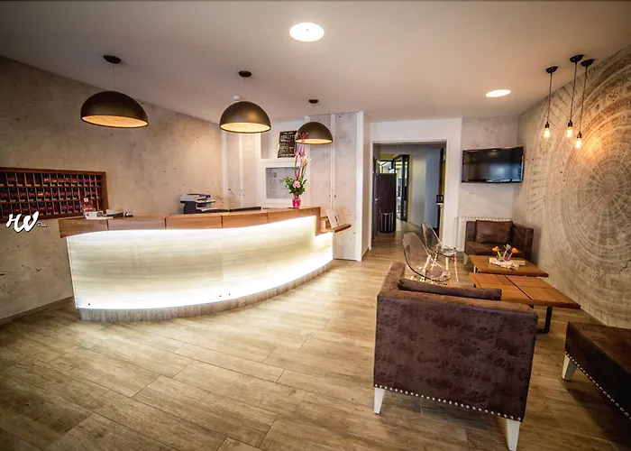 Logis Des Bourbons Climatise فندق Montluçon