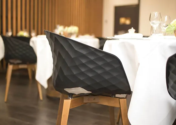 فندق Logis Des Bourbons Climatise Montluçon