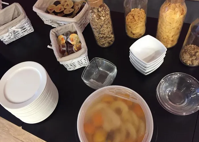 Logis Des Bourbons Climatise فندق Montluçon