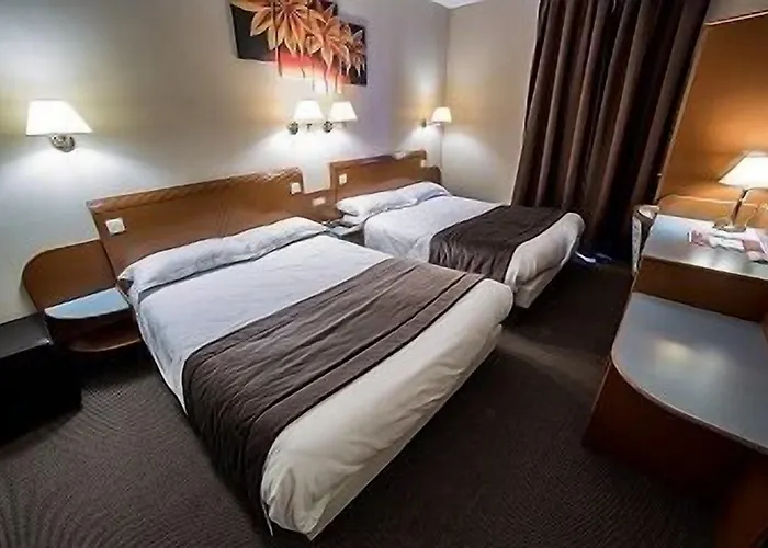 فندق Logis Des Bourbons Climatise Montluçon