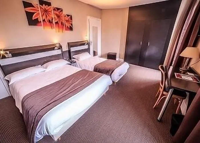 Logis Des Bourbons Climatise فندق