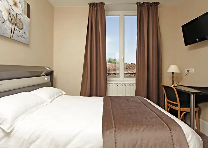 فندق Logis Des Bourbons Climatise Montluçon