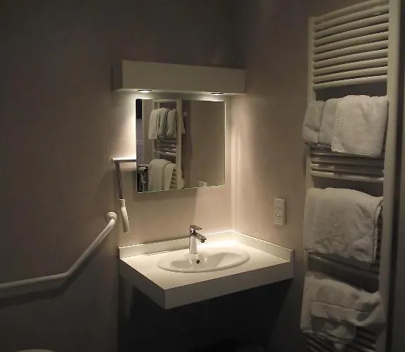 Logis Des Bourbons Climatise 3* Montluçon