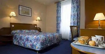 Logis Des Bourbons Climatise 3*