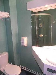 Logis Des Bourbons Climatise فندق